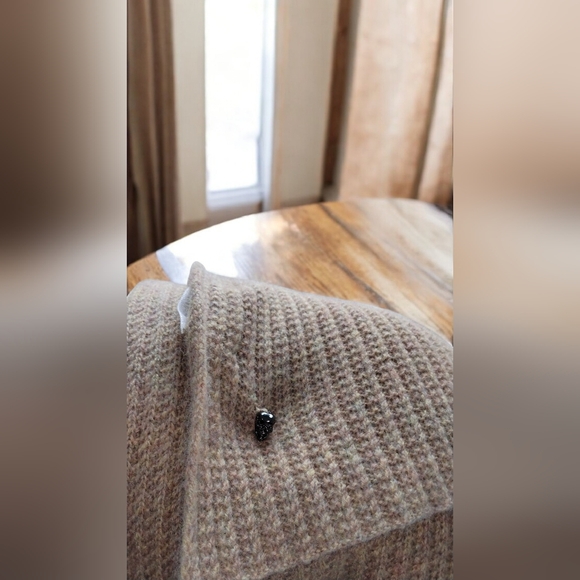 Zadig & Voltaire Jared 100% Cashmere Scarf / Wrap Soft Luxurious Camel Color - Picture 13 of 13